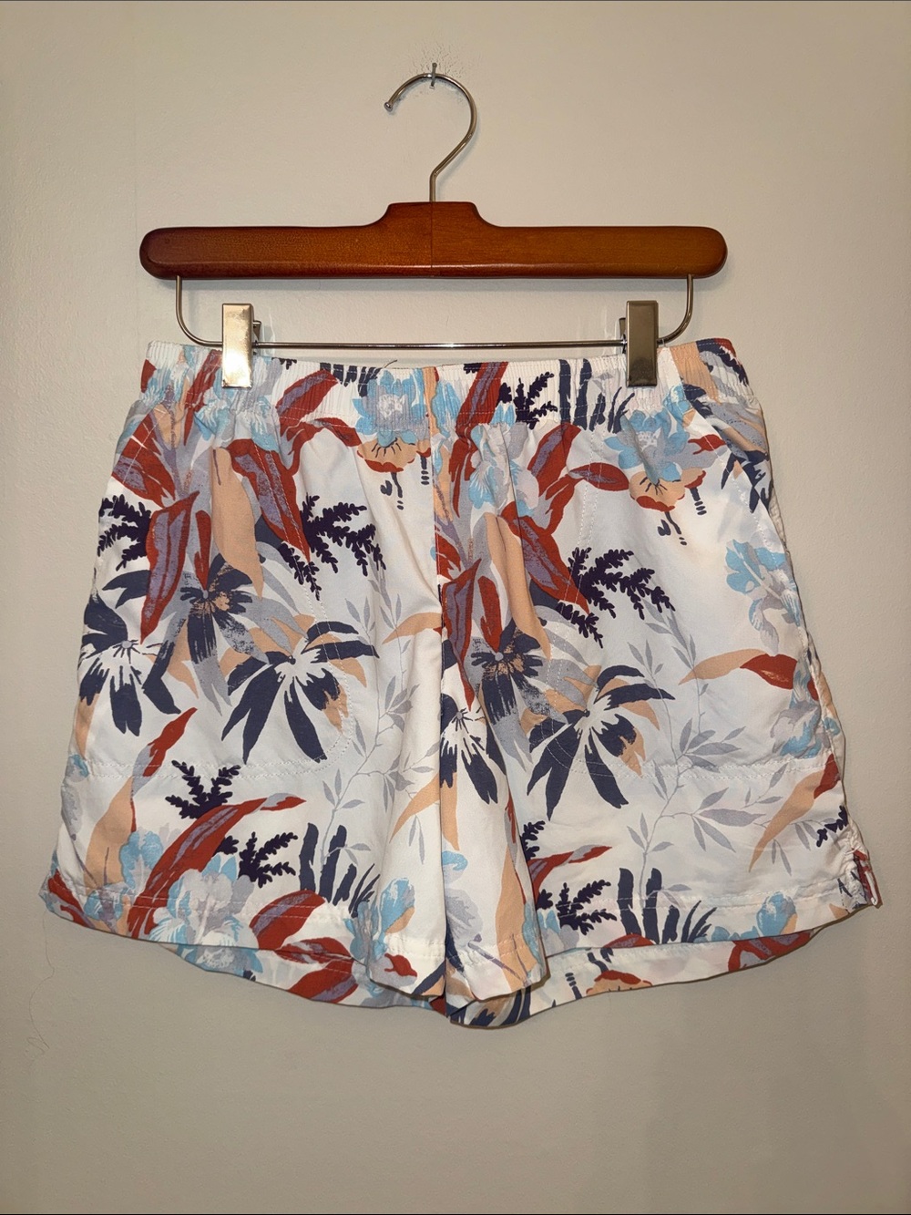 Columbia Sandy River II Womens Small S Tropical Floral Print 5” inseam